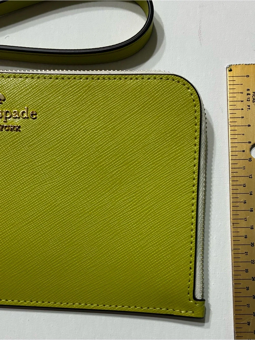 Kate Spade NWOT Lucy Lime Green Ivory Leather L-Zip Wristlet/Wallet orig $139